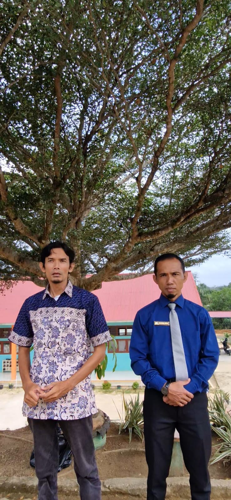 Wujudkan Kepedulian Lingkungan, Prodi AK UMMUBA Gelar Aksi Tanam Pohon di SD Muhammadiyah